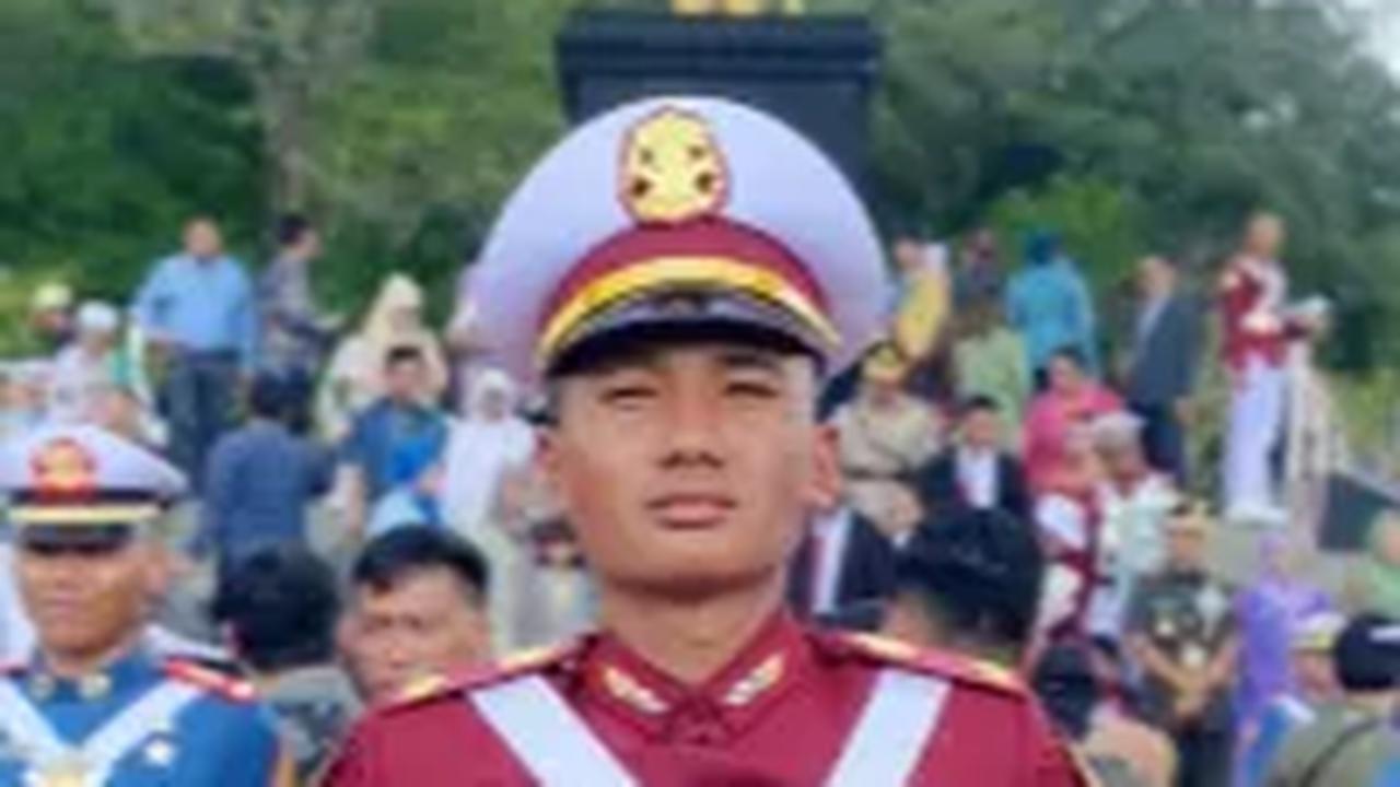 Momen Taruna Akpol Sujud di Kaki Orangtua, Sosok Sang Ayah Bukan Orang Sembarangan