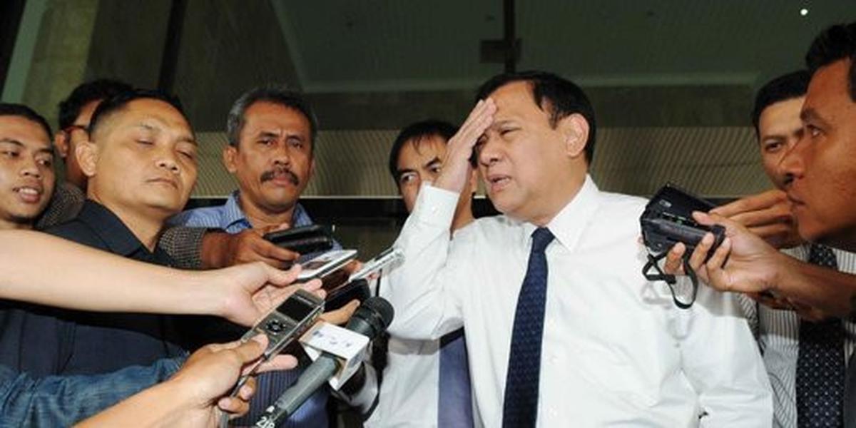 Memasukkan devisa para ekportir ke bank dalam negeri