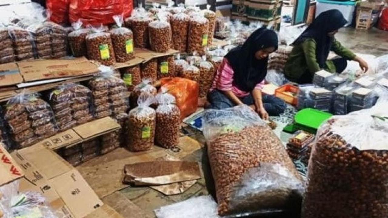 Pisang Gulung Wijen Magetan Laris Manis Jelang Lebaran 2026: Penjualan UMKM Berkah Ridho Melonjak