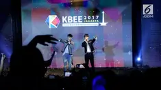 Saat menyapa penggemar, Donghae dan Eunhyuk Super Junior tak hanya menggunakan bahasa Korea saja.