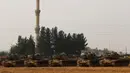 Tank tentara Turki terparkir di perbatasan Turki-Suriah di Karkamis, provinsi Gaziantep, Turki, (25/8).  Erdogan mengatakan bahwa serangan itu telah berhasil mengudir ISIS dari Jarabulus. (REUTERS/Umit Bektas)