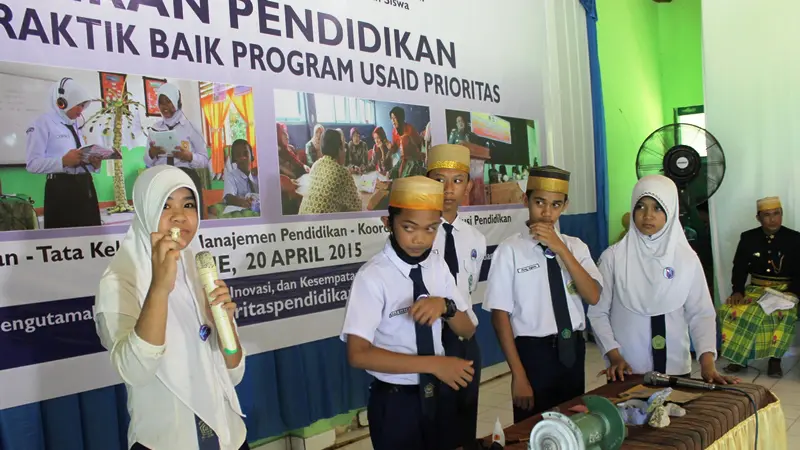 Murid Madrasah Al Mubarak Dibekali Kerajinan Membuat Batu Cincin