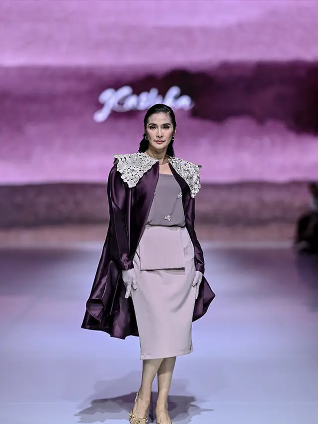 Pesona Maudy Koesnaedi di Runway JFW 2026, Pancarkan Keanggunan dan Karisma di Usia 50 Tahun
