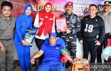 Lanal Babel Salurkan Ratusan Paket Bansos Sembako untuk Nelayan Toboali