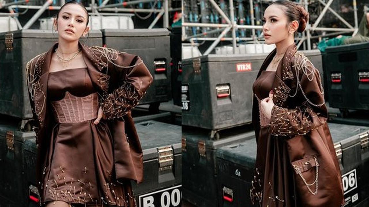 Beli Peniti, 6 Foto Mahalini dengan Kostum Panggung Kreatif yang Bikin Terpukau