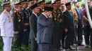 Presiden Prabowo Subianto memimpin langsung upacara pemakaman Wakil Presiden ke-6 RI Try Sutrisno yang wafat pada usia 90 tahun. Tampak dalam foto, Presiden Republik Indonesia, Prabowo Subianto memimpin langsung prosesi pemakaman jenazah Wakil Presiden Republik Indonesia ke-6, Try Sutrisno, di Taman Makam Pahlawan Nasional, Kalibata , Jakarta, Senin (2/3/2026). (merdeka.com/Arie Basuki)