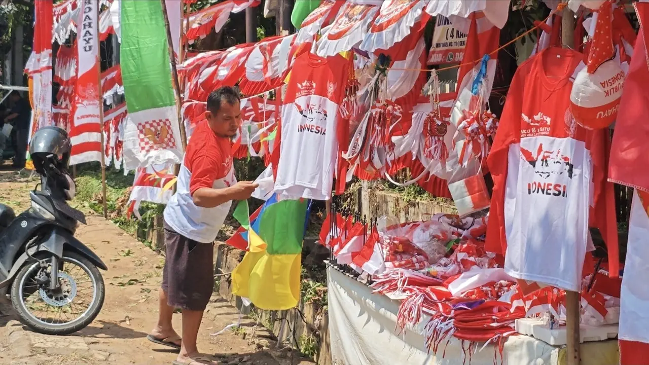 Pedagang Bendera HUT RI di Bandar Lampung Mengeluh Sepi, Penjualan Disebut Kalah Saing dengan Toko Online
