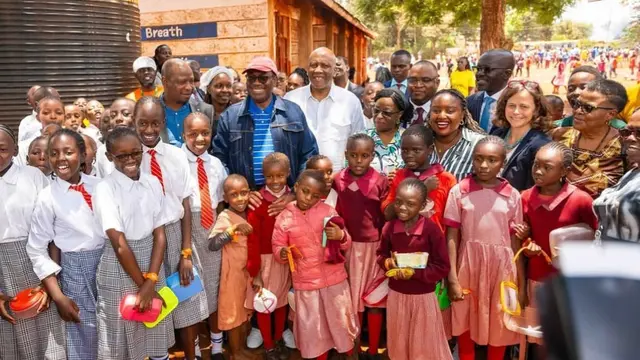 Pemberian makan untuk anak-anak Kenya