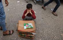 FOTO: Potret Anak-Anak Palestina Menjelang Idulfitri di Jalur Gaza Terpaksa Menjadi Pedagang untuk Bertahan Hidup