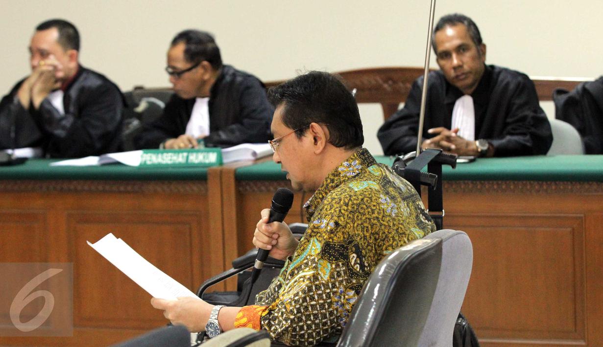 Mantan Kadishub DKI Jakarta Udar Pristono menjalani sidang di Pengadilan Tipikor, Jakarta, Senin (7/9/2015). Udar membantah melakukan tindak pidana korupsi pengadaan bus TransJakarta 2012-2013 dan tindak pidana pencucian uang. (Liputan6.com/Helmi Afandi)