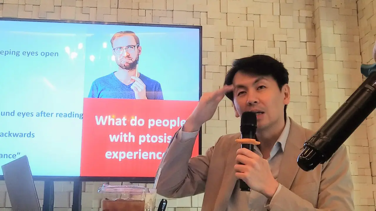 Presentasi dokter spesialis mata Cornerstone Eye Centre