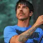Vokalisnya dilarikan ke rumah sakit, Red Hot Chili Peppers terpaksa membatalkan konser. 