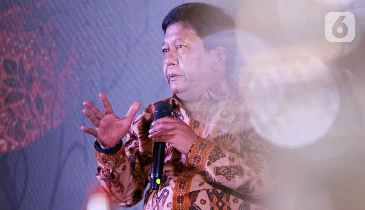 Direktur Pemberdayaan Informatika Kementerian Komunikasi dan Informatika, Slamet Santoso berbicara dalam diskusi menangkal hoax pada acara Liputan6 x Fimela Cipta & Cipta di Hotel Shangri La, Jakarta, Rabu (31/7/2024). (Liputan6.com/Herman Zakharia)