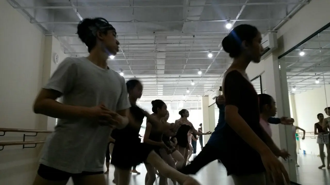 Peserta master class balet Li Cunxin terdiri dari satu laki-laki dan sejumlah perempuan belia hingga dewasa muda (Rizki Akbar Hasan/Liputan6.com)