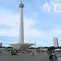 Akses transportasi yang mudah dan murah menjadikan kawasan wisata Monumen Nasional (Monas) menjadi pilihan warga bersama keluarga untuk berwisata. (Liputan6.com/Herman Zakharia)