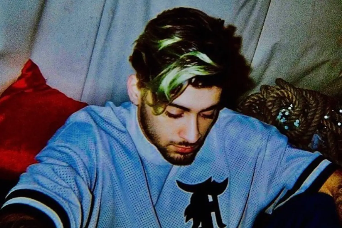 [Bintang] Zayn Malik - Gigi Hadid