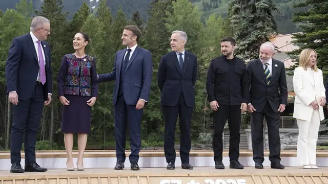 Para pemimpin negara yang tergabung dalam G7 saat bertemu di Alberta, Kanada, 17 Juni 2025.