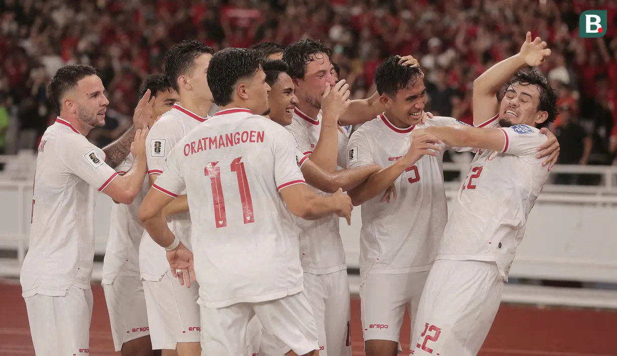 <p>Para pemain Timnas Indonesia merayakan gol kedua ke gawang Filipina yang dicetak Rizky Ridho (kedua kanan) pada laga terakhir Grup F putaran kedua kualifikasi Piala Dunia 2026 Zona Asia di Stadion Utama Gelora Bung Karno (SUGBK) Senayan, Jakarta, Selasa (11/6/2024). (Bola.com/M Iqbal Ichsan)</p>