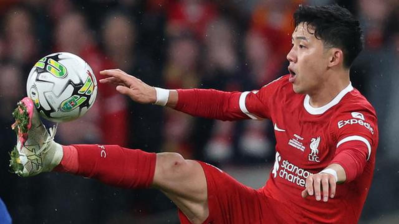 Arne Slot Optimistis Wataru Endo Bisa Kembali Perkuat Liverpool di Akhir Musim