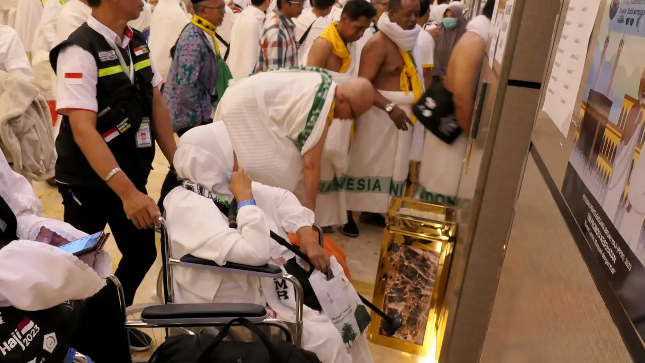 Jemaah Haji Diminta Gunakan Jasa Kursi Roda Resmi di Masjidil Haram