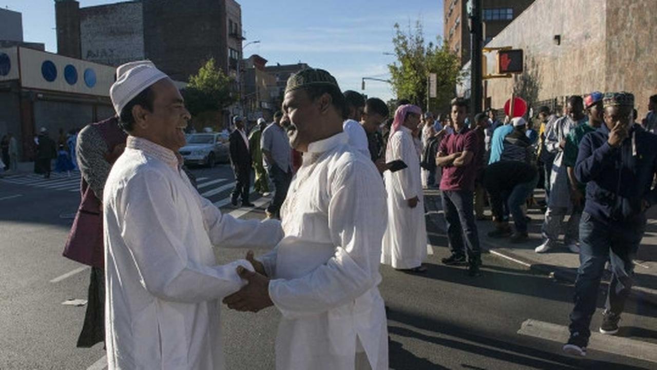 Kekhusyukan umat muslim di New York jalani ibadah salat Idul Adha