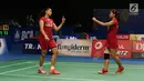 Ganda Putri Indonesia, Anggita S Awanda/Ni Ketut Mahadewi saat melawan Jung Kyung Eun/Shin Seung Chan di Babak Kedua Indonesia Open 2017, Jakarta, Jumat (16/6). Anggita/Ni Ketut menang 21-15, 12-21, 21-15. (Liputan6.com/Helmi Fithriansyah)