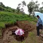 Temuan artefak diduga kaki candi di Dieng Kulon, Batur, Banjarnegara, Jawa Tengah. (Foto: Liputan6.com/Aryadi Darwanto untuk Muhamad Ridlo)