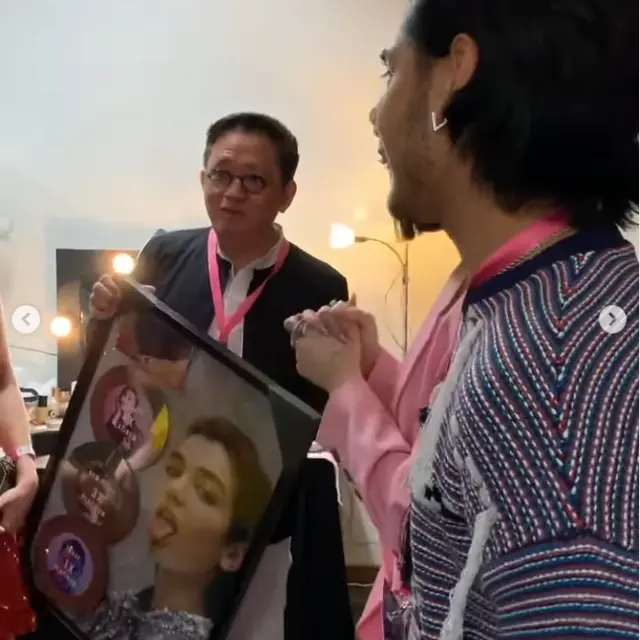 Gagal Nonton Konser Sang Idola, Ini 6 Potret Giorgino Abraham Bareng Dua Lipa di 2019