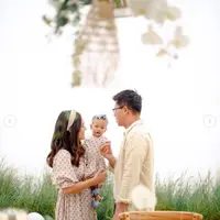 Shandy Aulia dan David Herbowo merayakan ulang tahun pernikahannya yang ke-9 yang telah dikaruniai seorang putri (dok,instagram/@shadyaulia/https://www.instagram.com/p/CIsxzOeHzEU/Komarudin)