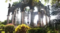Potret sisa bangunan di Taman Ujung Soekasada, Kabupaten Karangasem, Provinsi Bali. (dok. tourism.karangasemkab.go.id)