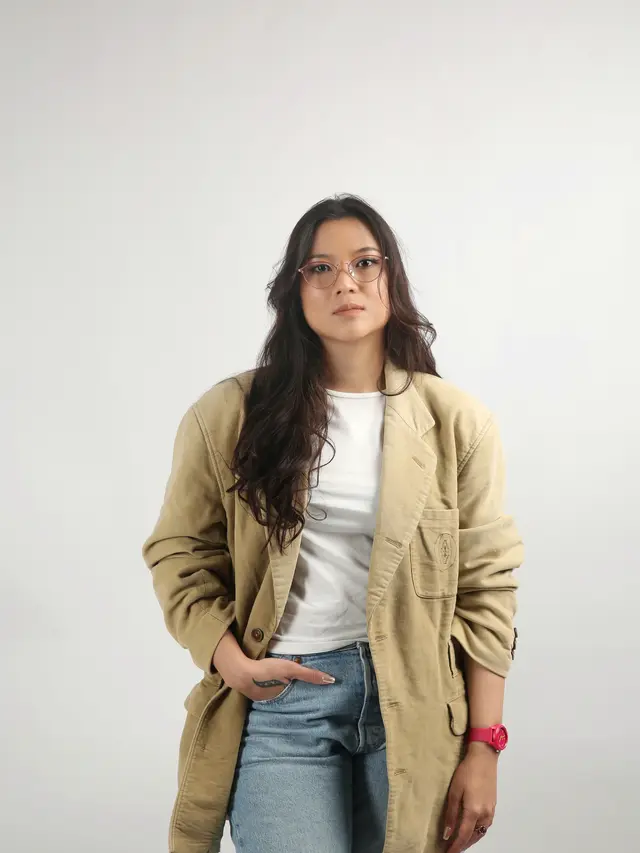 Danilla Riyadi dalam kunjungan media ke kantor KLY yang terletak di kawasan Gondangdia, Jakarta Pusat (Fimela/Dok/Adrian Putra)