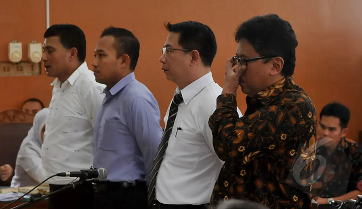 Para saksi dihadirkan dalam sidang lanjutan Praperadilan Budi Gunawan di Pengadilan Negeri Jakarta Selatan, Selasa (10/2/2015). Disebelah kanan tampak Plt Sekjen PDI Perjuangan Hasto Kristiyanto (Liputan6.com/Johan Tallo)