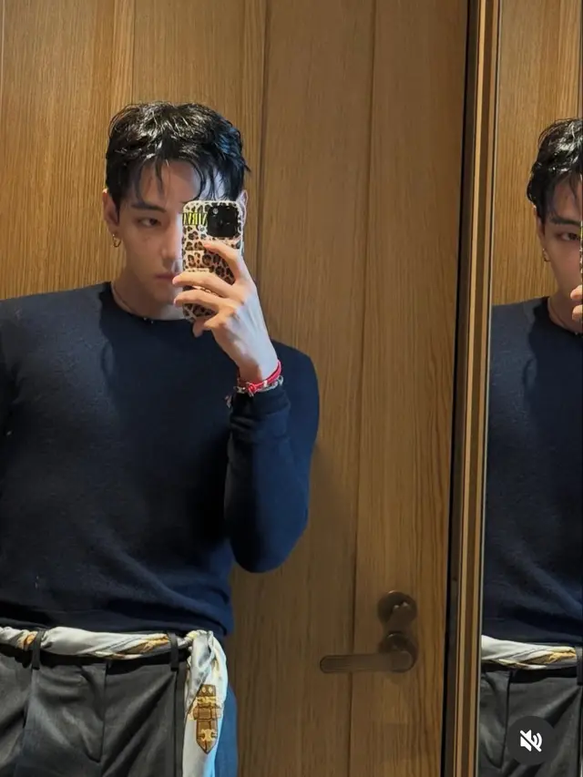 Gaya V BTS selama di Paris bikin curi perhatian. [@thv]