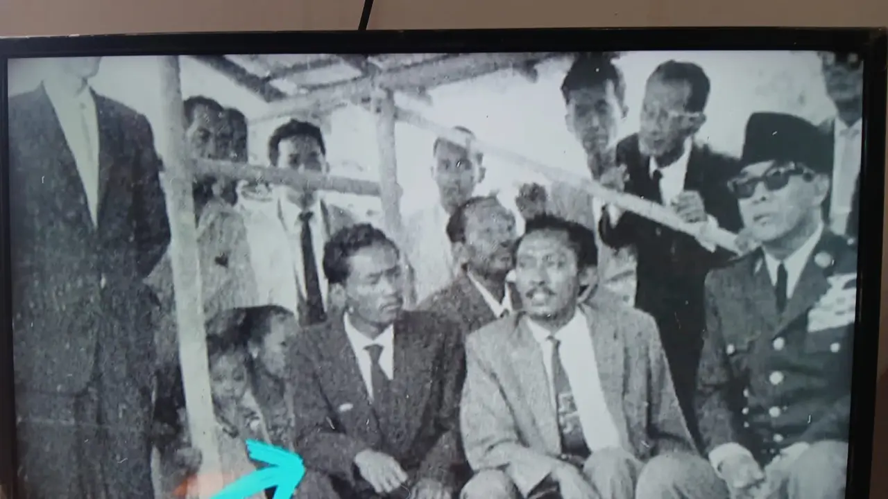 Trubus Soedarsono bersama Presiden Soekarno