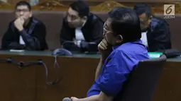 Terdakwa perintangan proses penyidikan KPK, Lucas saat menjalani sidang pembacaan putusan di Pengadilan Tipikor, Jakarta, Rabu (20/3). Lucas divonis bersalah dan dihukum 7 tahun penjara dan denda Rp 600 juta. (Liputan6.com/Helmi Fithriansyah)