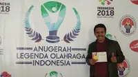 Jaya Hartono menjadi satu di antara 286 orang yang mendapat penghargaan di acara Anugerah Legenda Olahraga Indonesia di Jakarta, Rabu (13/12/2017). (Bola.com/Gatot Susetyo)