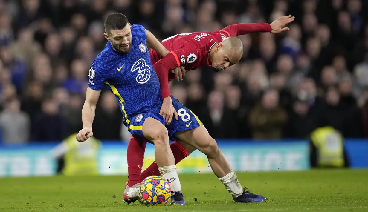 Tempo permainan di babak kedua cenderung menurun, namun masih diwarnai dengan beberapa peluang emas dari kedua kubu. Hingga akhir laga, skor tetap menunjukkan angka dua sama. Hasil imbang ini membuat Chelsea berada di posisi kedua klasemen dengan selisih satu poin dari Liverpool. (AP/Matt Dunham)