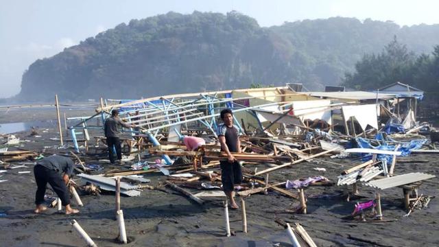 Pesisir Selatan Cilacap terdampak gelombang tinggi pada 2018. (Foto: Liputan6.com/BPBD Cilacap/Muhamad Ridlo)