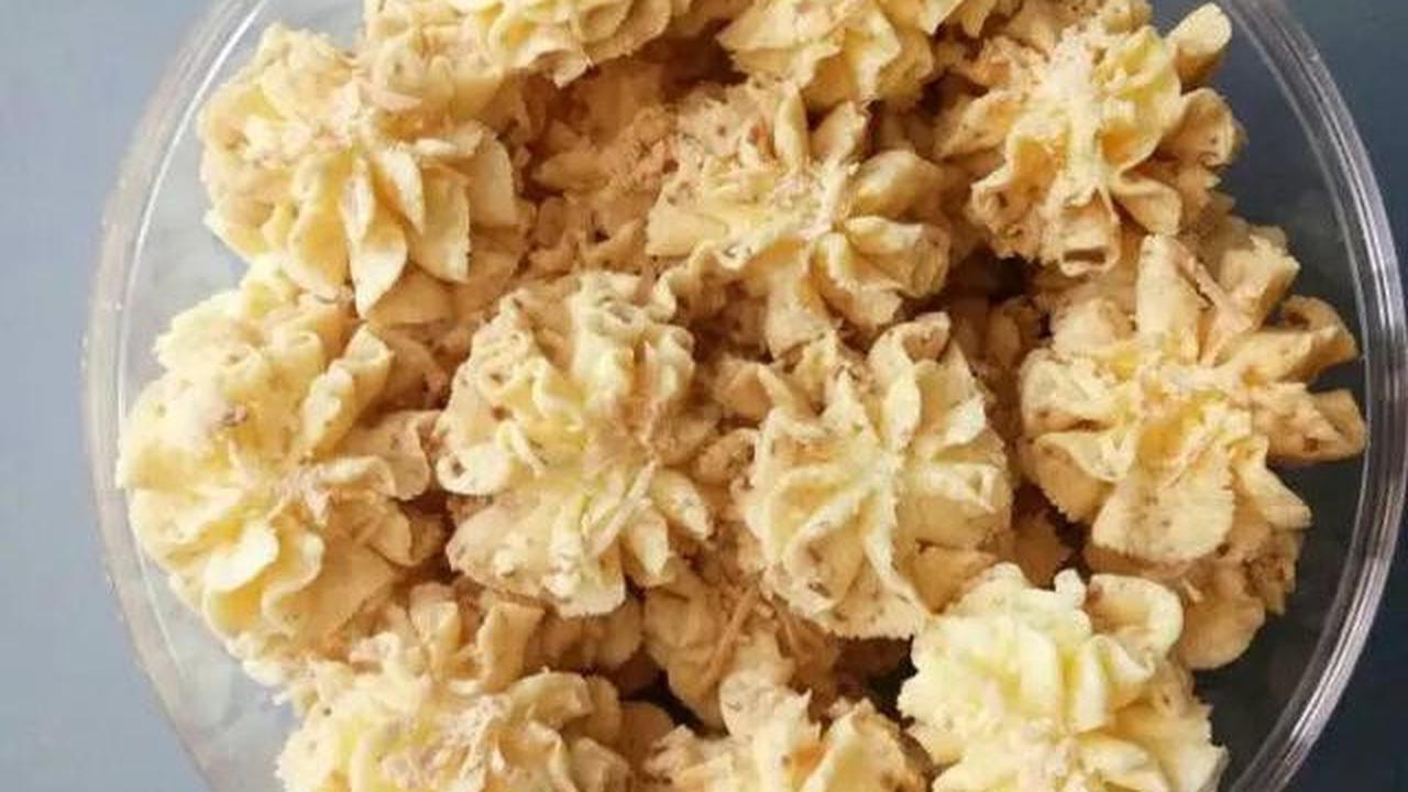Resep kue Lebaran semprit keju susu tanpa telur.