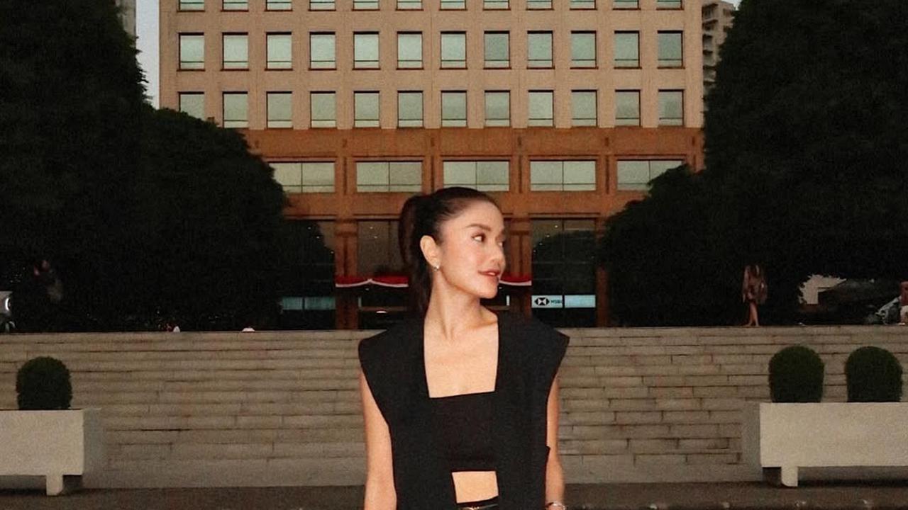 Potret Andi Annisa Iasyah Pakai Baju Hitam, Dari Casual hingga Sporty yang Kece Abis