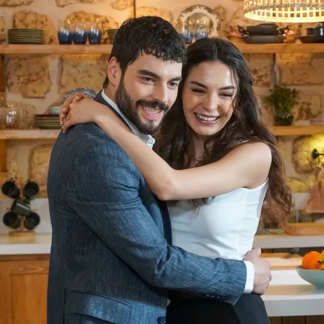 Serial Turki Hercai tayang setiap Senin sampai Jumat (Foto: Instagram @hercaidizi)