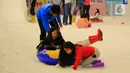 Ekspresi anak-anak saat berseluncur di taman es ICEFest 2019 di ICE BSD City, Tangerang, Banten, Kamis (19/12/2019). ICEFest 2019 berlangsung pada tanggal 19-29 Desember. (merdeka.com/Magang/Muhammad Fayyadh)