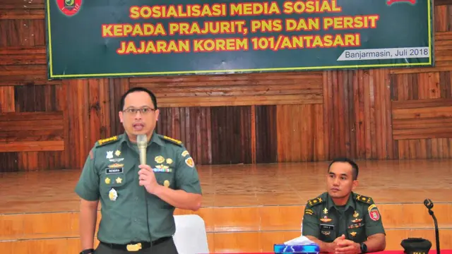Divisi Penerangan TNI AD menyosialisasikan tentang pengaruh media sosial kepada jajarannya.