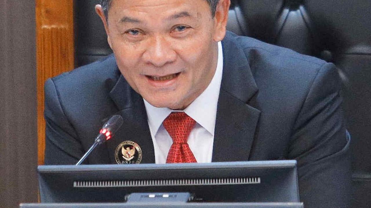 "Menjatuhkan sanksi pemberhentian tetap kepada teradu Hasyim Asy'ari selaku ketua merangkap anggota Komisi Pemilihan Umum RI terhitung putusan ini dibacakan," kata Heddy Lugito dalam sidang pembacaan putusan seperti dilansir Antara.