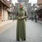 7 Model Gamis Katun Polos untuk Cuaca Panas yang Nyaman Dipakai Ibu-ibu, Adem dan Stylish