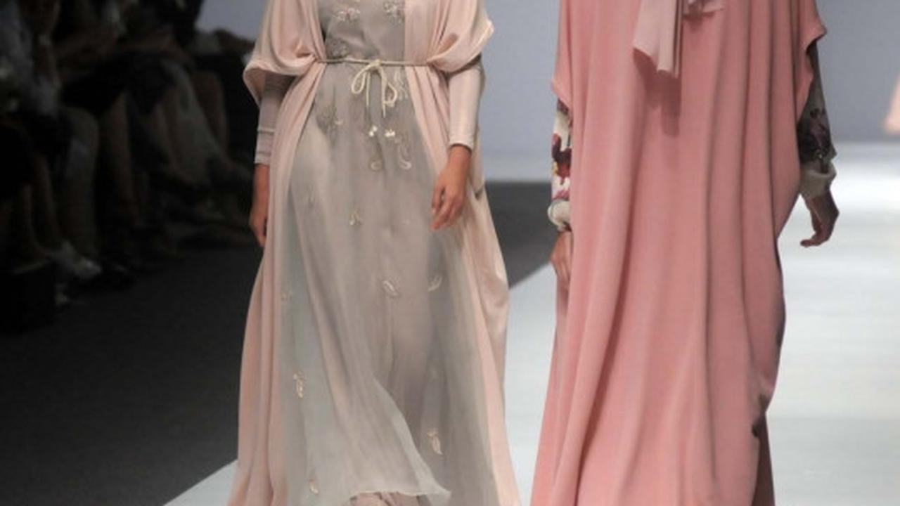 Keanggunan busana muslim cantik karya desainer ternama di JFW 2016