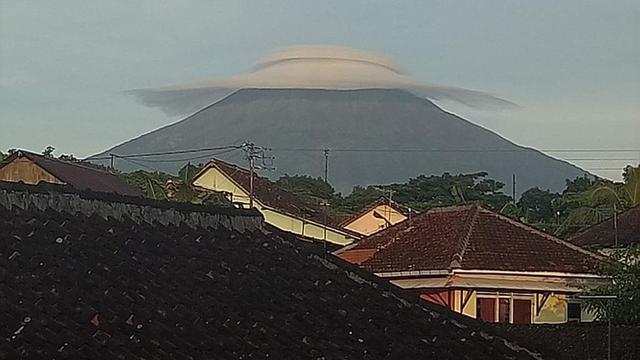 Penyebab Gunung Bertopi