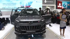 Both Wuling menghadirkan mobil terbaru New Almaz RS pada pameran otomotif Gaikindo Indonesia International Auto Show (GIIAS) 2023 di ICE BSD, Tangerang, Kamis (10/8/2023). (Liputan6.com/Angga Yuniar)