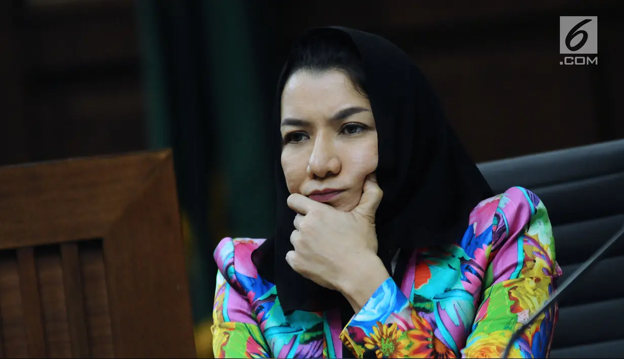 Bupati nonaktif Kutai Kartanegara, Rita Widyasari menjalani sidang lanjutan dugaan suap pemberian izin lokasi perkebunan kelapa sawit di Pengadilan Tipikor, Jakarta, Rabu (7/3). Sidang mendengar keterangan saksi. (Liputan6.com/Helmi Fithriansyah)