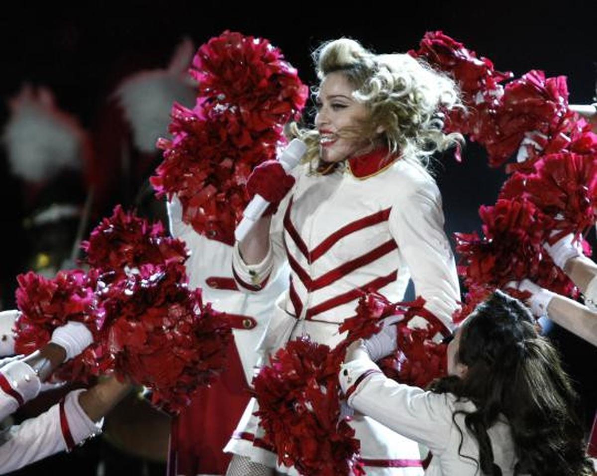 Aksi Madonna tampil energik di panggung